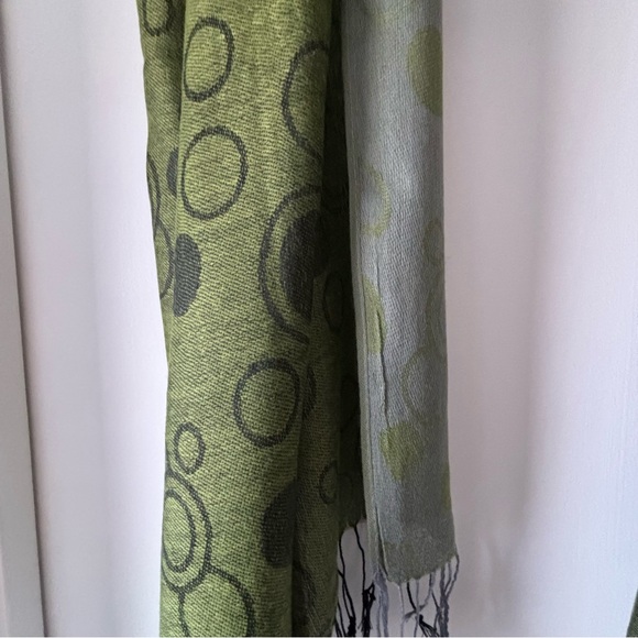 Light Weight Scarf | Green - Picture 2 of 3